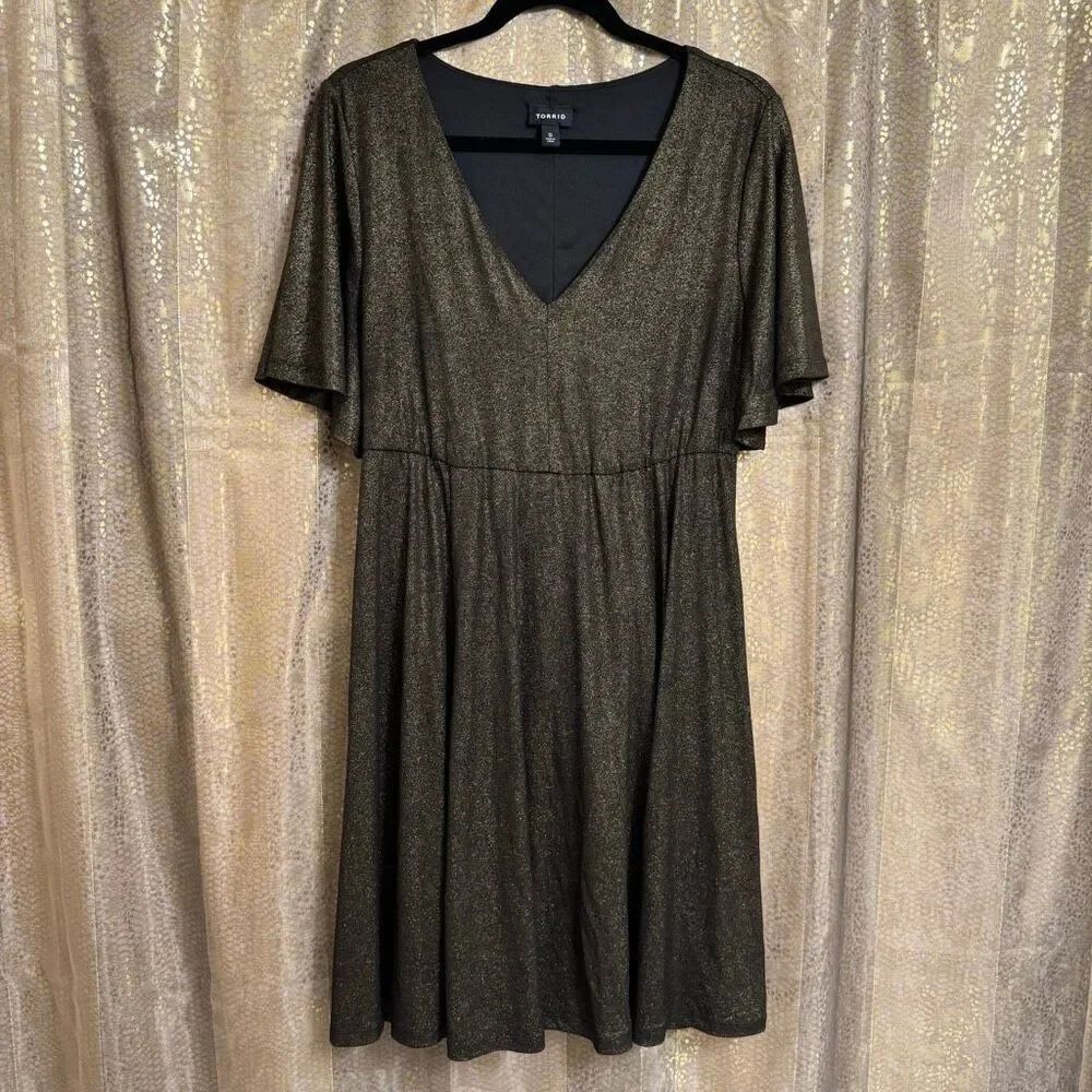 Torrid Black Gold Shimmer V Neck Skater Short Sleeve Dress Size 0 Large